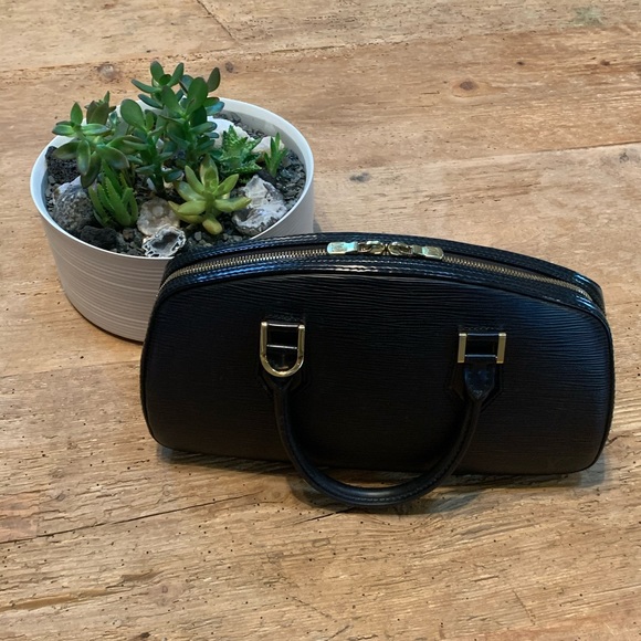 Black Louis Vuitton Jasmine in great condition! - Picture 1 of 8